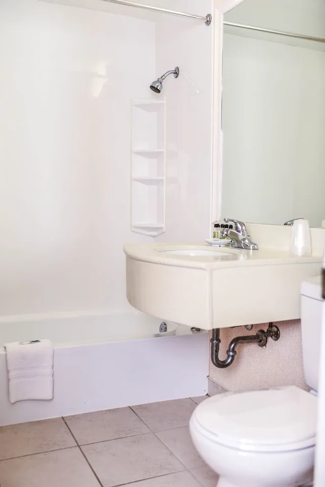 Efficiency, Suite, 2 Queen Beds, Pet Friendly، Ogunquit Hotel 7/10