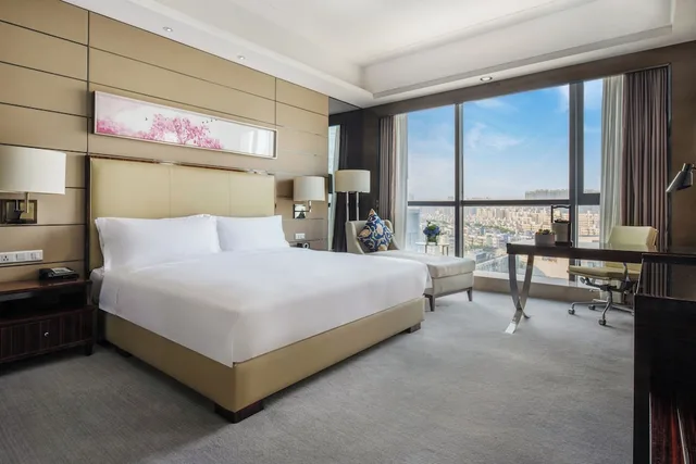 غرفة بريميوم بسريرين منفصلين مع دخول صالة النادي، Crowne Plaza Shenzhen Longgang City Centre 3/4