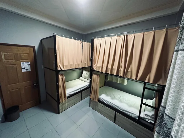 سكن مشترك بأربعة أسرّة للنساء، Alleyway Hostel - Adults Only 1/1