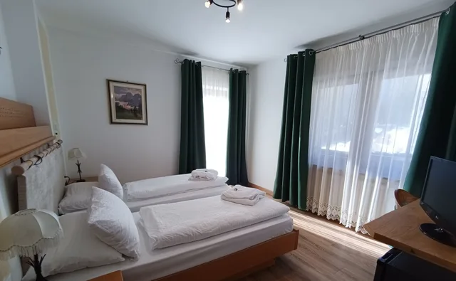 غرفة بسرير كوين، Park Hotel Arnica 1/4