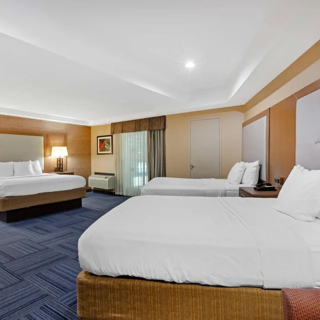جناح بسرير كينج، Best Western Summit Inn 1/9