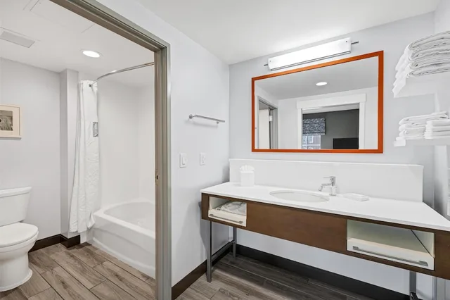 غرفة بسريرين كوين مع أريكة لذوي الإعاقة، Hampton Inn & Suites Logan 5/5