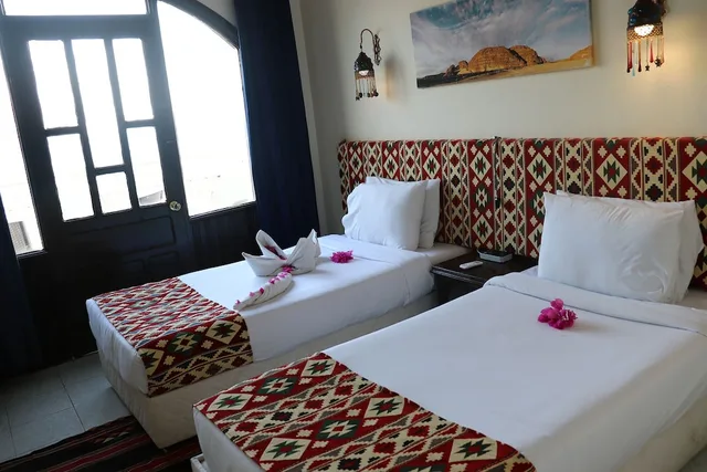 غرفة اقتصادية بسريرين منفصلين بإطلالة على البحر، Bedouin Moon Hotel 1/9