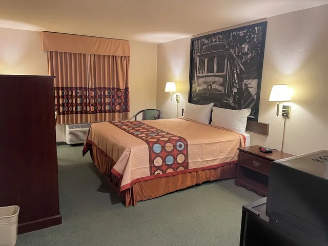 Standard, King Bed, Harvest Inn, Dixon/ UC Davis 1/3