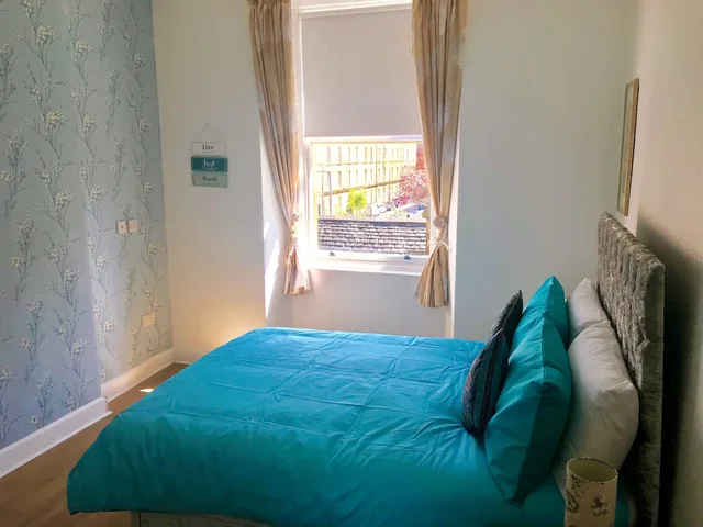 3 Bedrooms, Economy, Apartment, 2 Double and Twin Beds, Sofa، 233 Leith Apartment 2/6