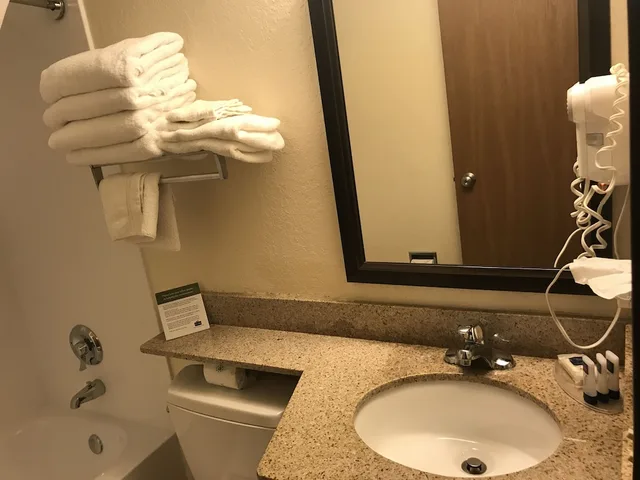 Room, 2 Double Beds, Americinn By Wyndham West Bend 5/5