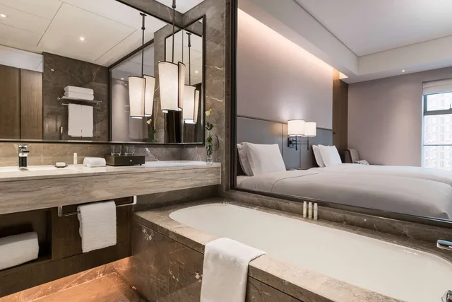 غرفة تنفيذية بسريرين منفصلين مع دخول الصالة، Doubletree By Hilton Hotel Shiyan 2/2