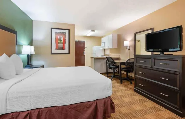 Studio, Suite, Queen Bed, Accessible, Extended Stay America Cincinnati - Covington 1/6