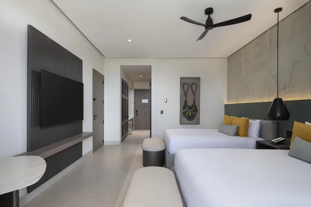 غرفة متصلة بسرير كينج بإطلالة جزئية على البحر، Zemi Miches Punta Cana All-Inclusive Resort, Curio by Hilton 3/6