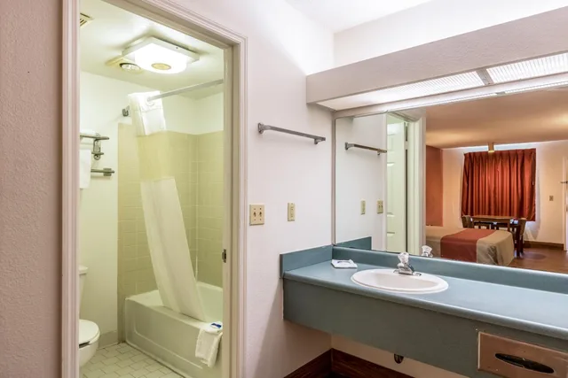 غرفة بسريرين كوين للمدخنين، Motel6 Pooler, GA - Savannah Airport 5/9