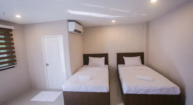 غرفة بسريرين منفصلين بشرفة، The Sleep Phang-Nga 1/3