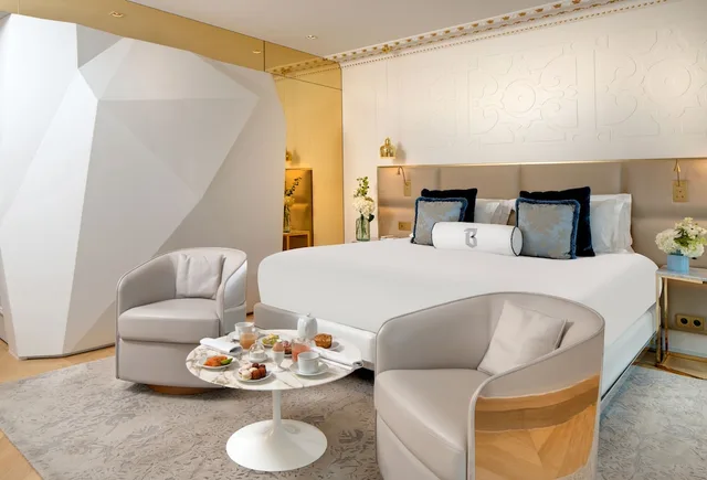 Junior Suite, King Bed, Bowmann 1/8