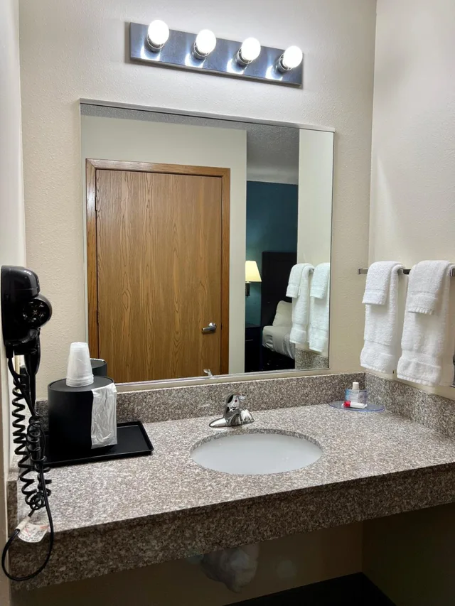 غرفة سوبيريور ثلاثية، Reston Inn & Suites 10/10