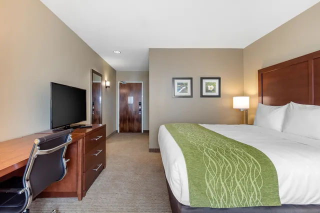 غرفة قياسية بسرير كينج، Comfort Inn & Suites At Crossplex Village 2/9