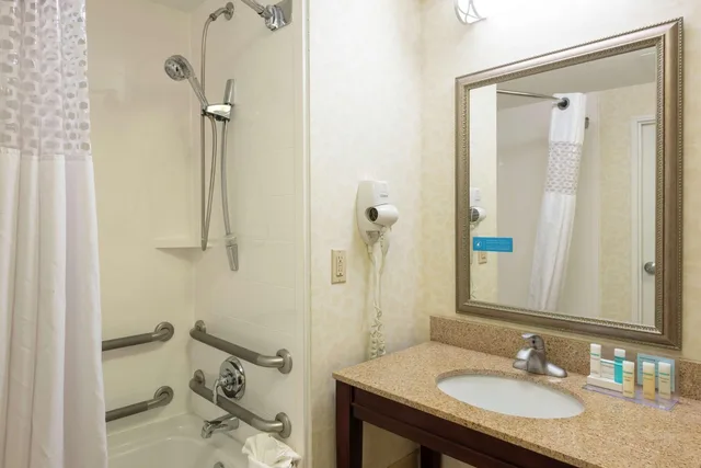 جناح لذوي الإعاقة، Hampton Inn Indianapolis Downtown Across From Circle Centre 2/2