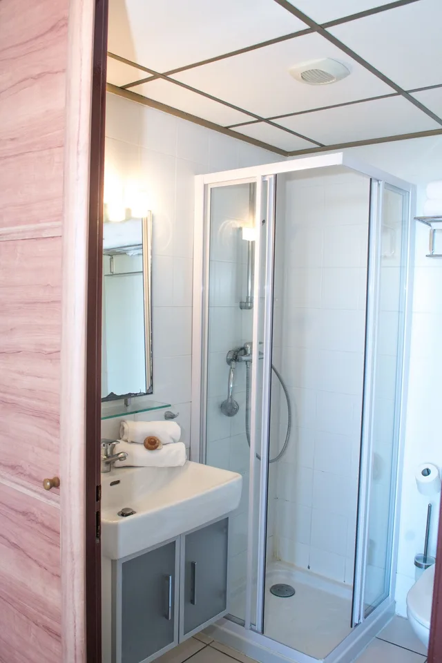 غرفة كلاسيكية بسرير مزدوج أو سريرين منفصلين بإطلالة على الحديقة، Hotel Roc E Mare 3/3