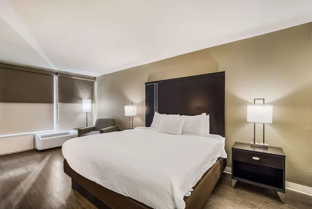 غرفة قياسية بسرير كينج، Clarion Inn & Suites Florence - Darlington 3/5