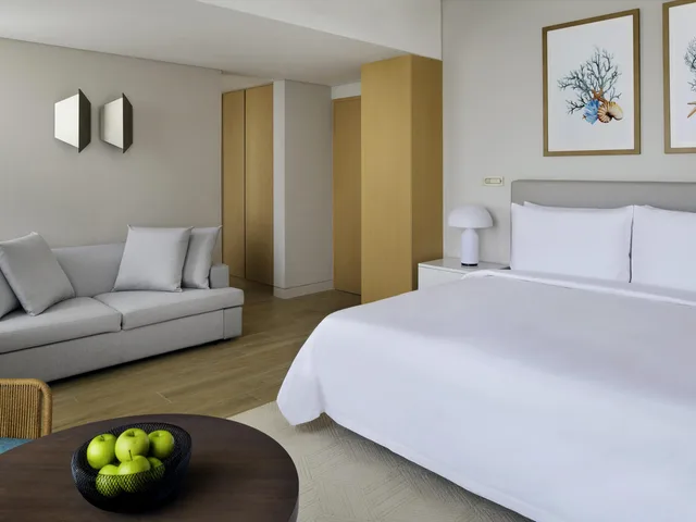 Junior Suite, Beach Front, Terrace، Movenpick Resort Al Marjan Island 1/5