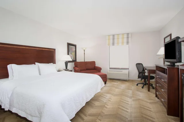 غرفة بسرير مزدوج، Hampton Inn Siloam Springs 2/3