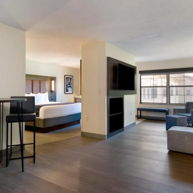 جناح تنفيذي، Clubhouse Hotel Suites Sioux Falls 3/5