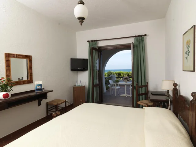 غرفة بسرير مزدوج أو سريرين منفصلين بإطلالة على البحر بشرفة، Hotel Le Dune 5/9