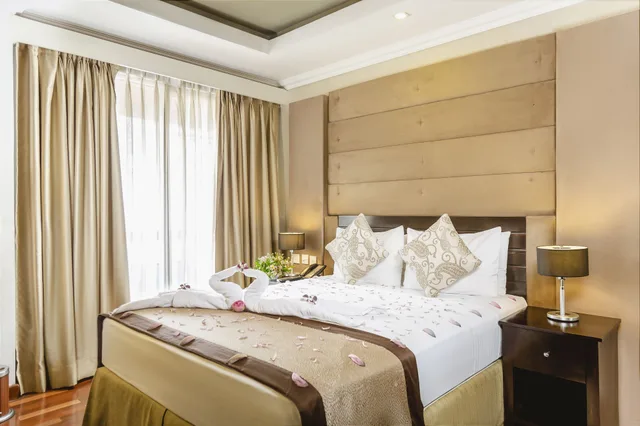 Room, King Bed, Perahad View, Balcony، Kandy City Hotel 1/4