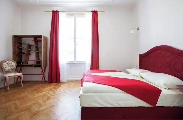 غرفة كلاسيكية مفردة بسرير فردي بحمام خاص، Hotel Pension Museum 1/6