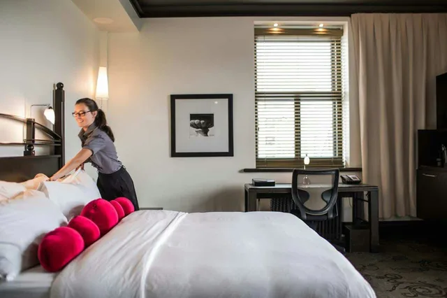 غرفة بريستيج بسرير كينج، Hotel Le Germain Quebec 1/2