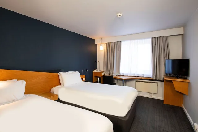غرفة قياسية بسريرين منفصلين، Holiday Inn Express Perth 3/8