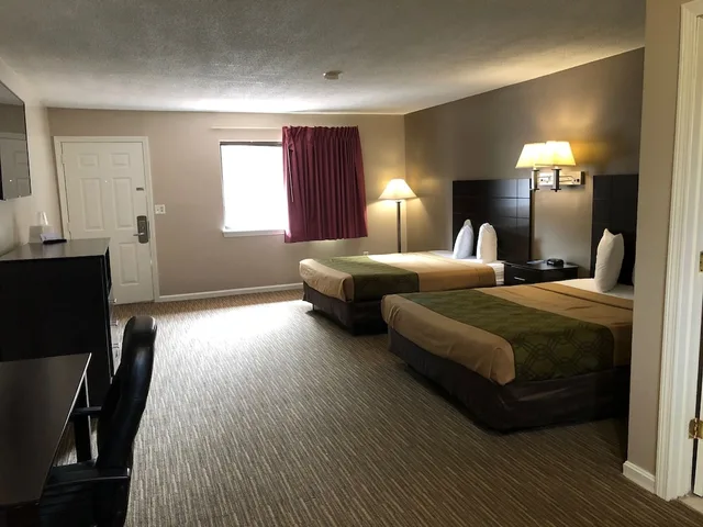 غرفة قياسية بسريرين كوين للمدخنين، Rodeway Inn Groton - New London 1/2