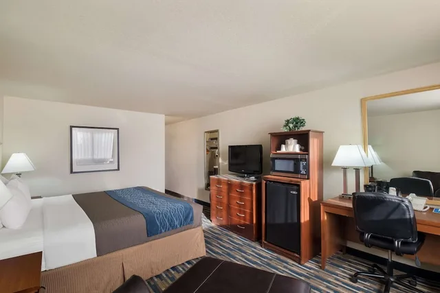 غرفة قياسية بسرير كينج، Rodeway Inn Ft Morgan 10/10