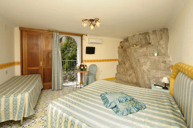 غرفة قياسية ثلاثية بسرير مزدوج وسرير فردي، Locanda Del Fiordo 1/5