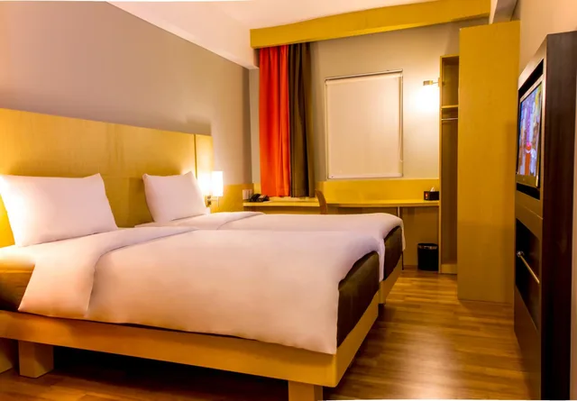 غرفة قياسية بسريرين منفصلين بإطلالة على البحر، Ibis Padang 3/10