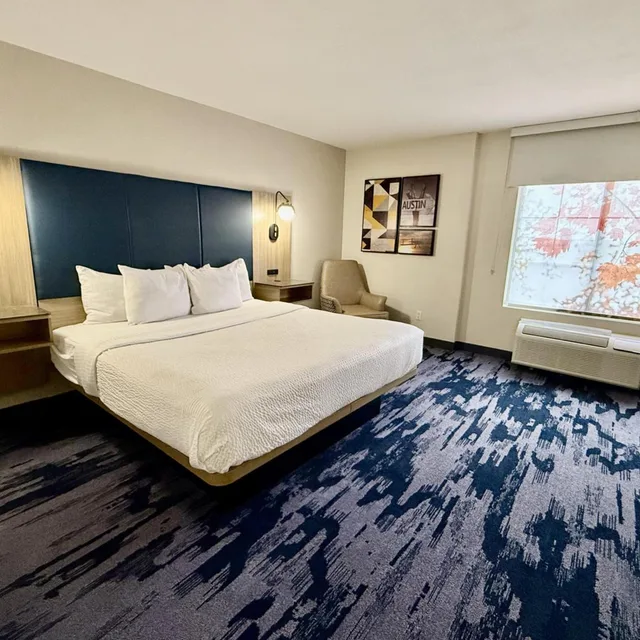 غرفة بسرير كينج بحوض استحمام لذوي الإعاقة، Fairfield by Marriott Inn & Suites Austin West 3/10