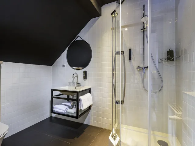 غرفة عائلية بسرير مزدوج وسريرين منفصلين، Ibis Styles Dresden Neustadt 3/3