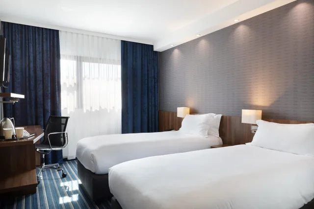 غرفة قياسية بسريرين منفصلين، Holiday Inn Express Marseille Airport (ex Kyriad Marseille Provence Airport) 1/2