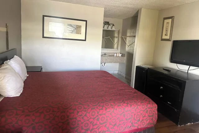 غرفة بسرير كينج لغير المدخنين، La Casa Inn Albany Near Tifton US 82 7/10