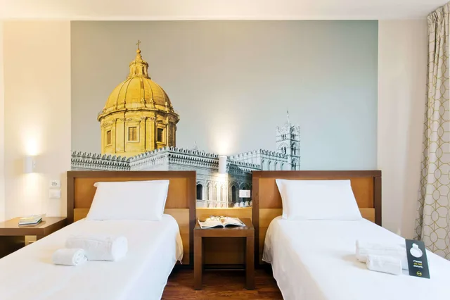 غرفة قياسية بسريرين منفصلين بإطلالة على المدينة، B&B Hotel Palermo Quattro Canti 1/5