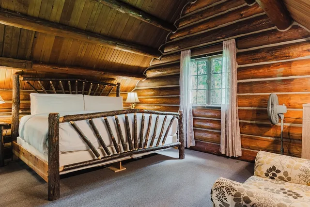 Tahoma Cabin (1 King Bed + 1 Queen Bed), Alta Crystal Resort by Gravity Haus 3/6