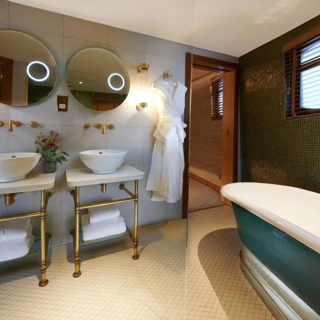 Suite, Fingal A Luxury Floating Hotel 3/3