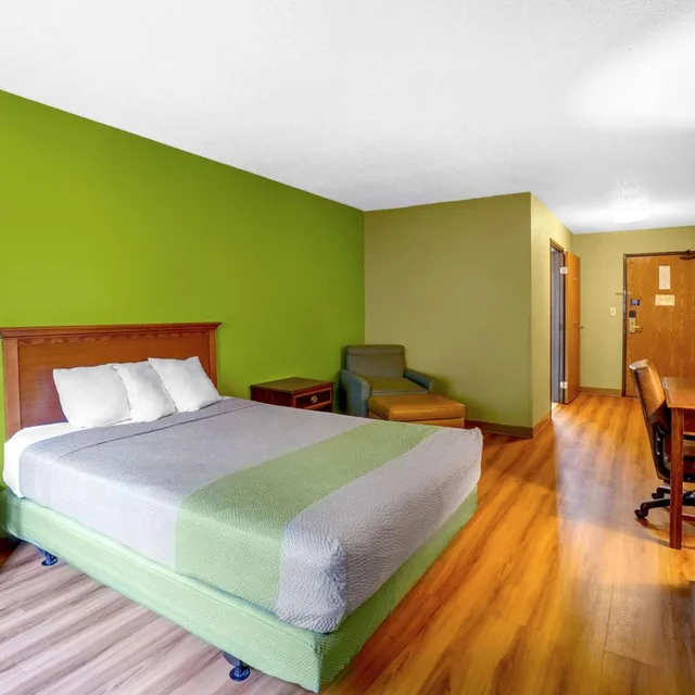 Room, King Bed, Smoking, Motel6 Morehead, KY 3/10