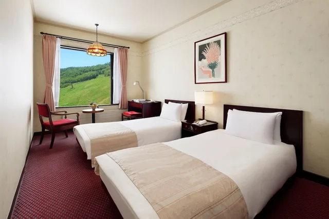 غرفة بسريرين منفصلين في المبنى الرئيسي للمدخنين، Manza Prince Hotel 1/1