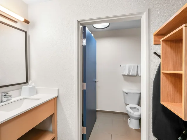 غرفة بسريرين كوين، Comfort Inn & Suites University South 4/5