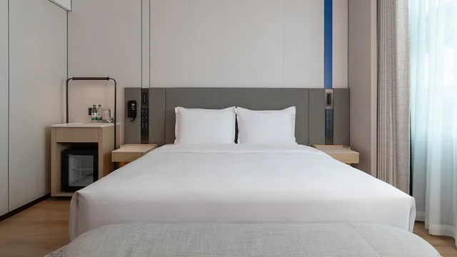 غرفة قياسية بسرير كينج لذوي الإعاقة، Holiday Inn Express Foshan Shunde Ronggui by IHG 2/3