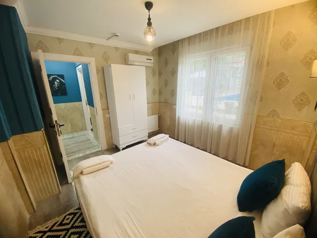 دوبلكس كومفورت بسريرين كوين بإطلالة على المسبح بشرفة مع أريكة، Royal Loft Suit 8/10