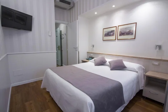 غرفة بسرير كوين، Flora Hotel Milan 9/10