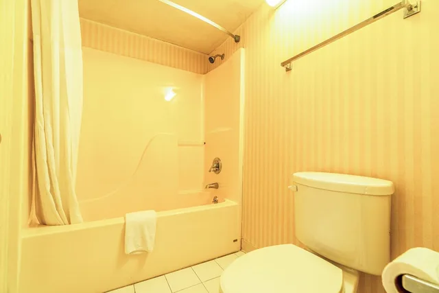 غرفة بسرير كوين للمدخنين، Ozark Junction Inn 7/7