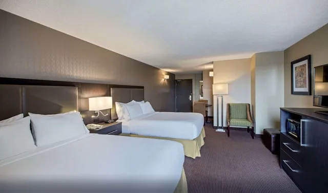 غرفة قياسية بسريرين كوين، Quality Inn & Suites Regina Downtown 1/2