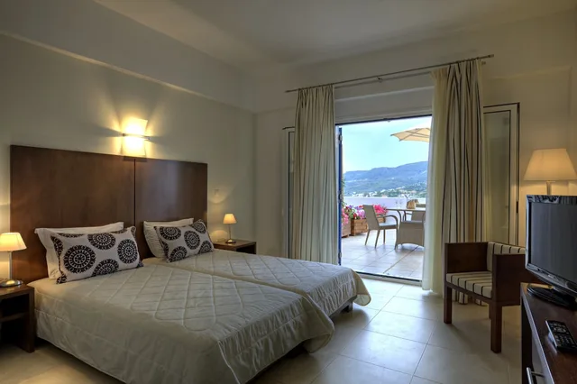 غرفة بسرير مزدوج أو سريرين منفصلين بإطلالة على البحر، Kythea Resort 1/7