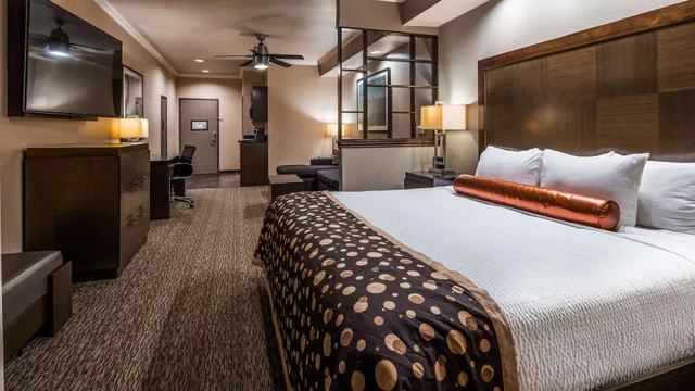 غرفة، Best Western Premier Crown Chase Inn and Suites 2/4
